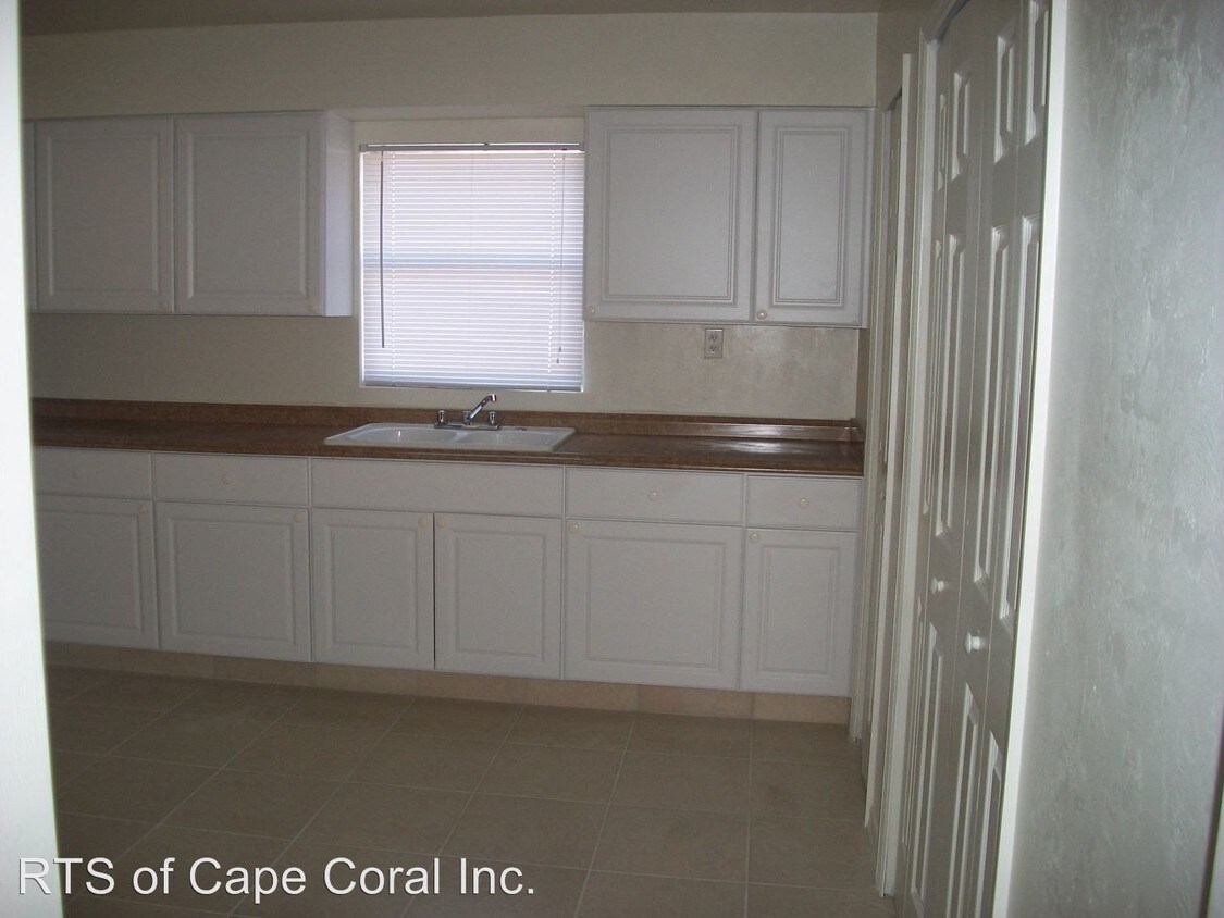 Primary Photo - 313 Cape Coral Pkwy E