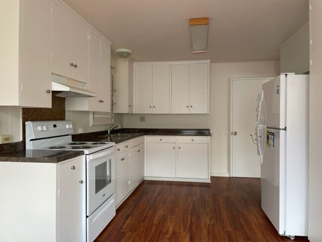 Foto del edificio - 3 Bedroom, 1.5 Bathroom House (Makiki / Pu...