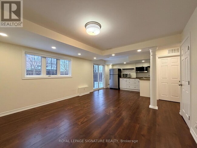 Building Photo - 331 Spruce Grove Crescent