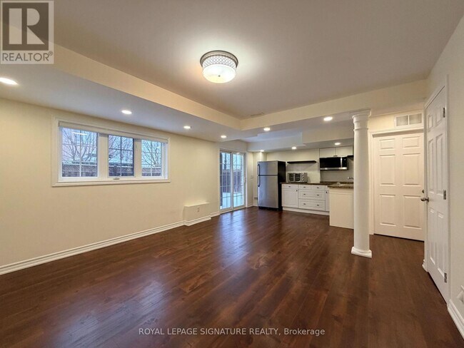 Photo du bâtiment - 331 Spruce Grove Crescent