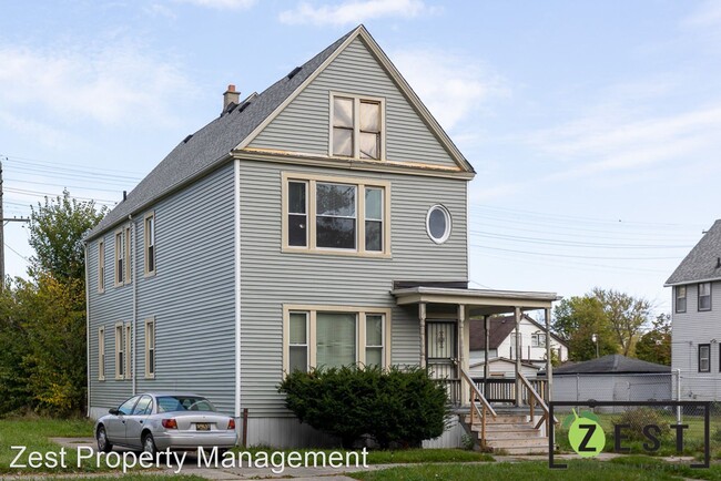 Building Photo - 3 br, 1 bath Apartment - 3938 - 3940 Mitch...