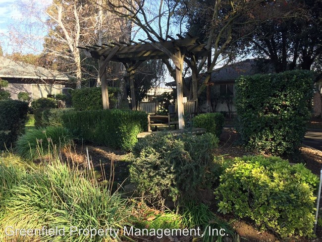 Foto del edificio - 8855 E Kettleman Ln