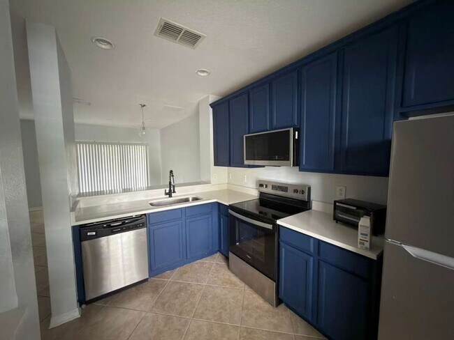 Foto del edificio - Beautiful 2BR/2.5BA Condo with Resort-Style Amenities