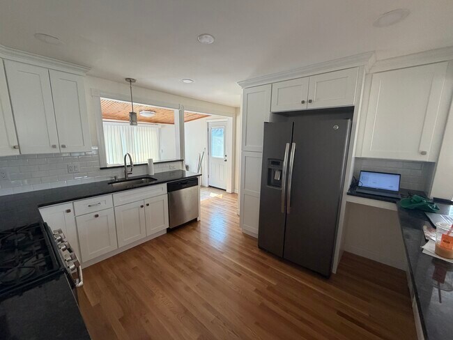 Foto del edificio - 41 Maplecrest Dr