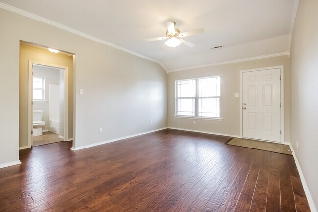 Foto del edificio - 5725 Trammel Estates Dr