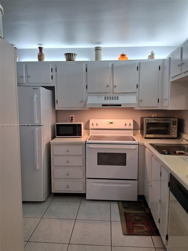 Foto principal - 8050 W McNab Rd