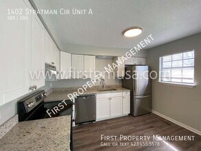 Building Photo - 1402 Stratman Cir
