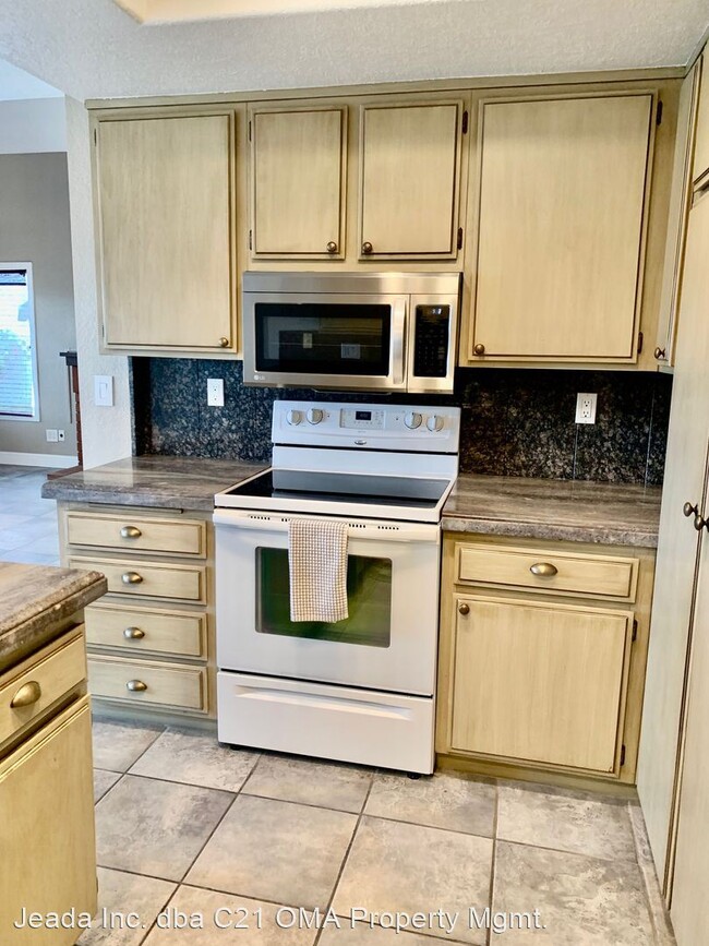 Building Photo - 3 br, 2.5 bath House - 2304 VIA CHALUPA
