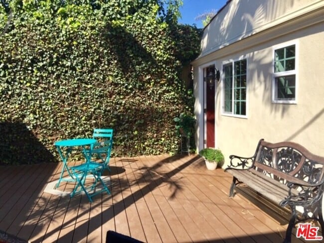 Building Photo - 1348 S Curson Ave