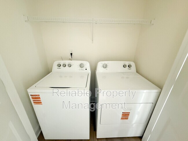 Foto del edificio - 32 Honeydew Wy