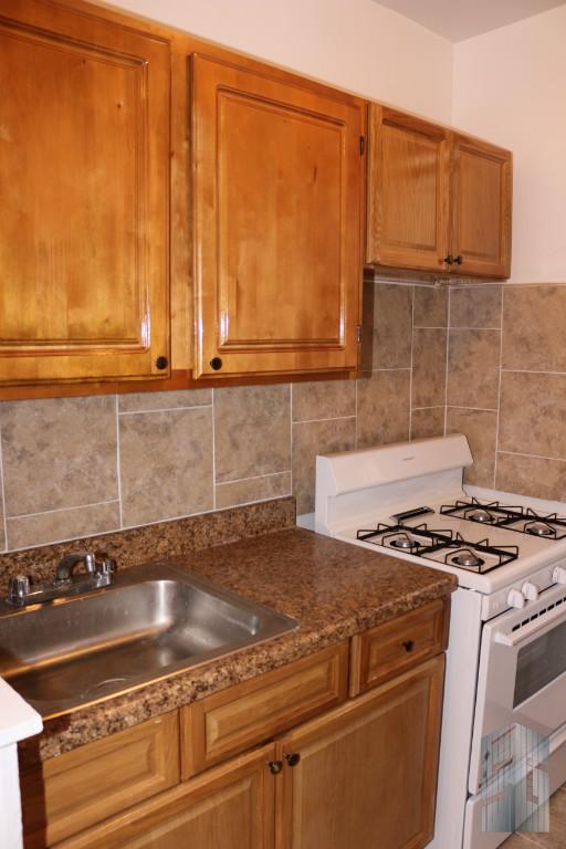 Foto del edificio - 60 E 196th St