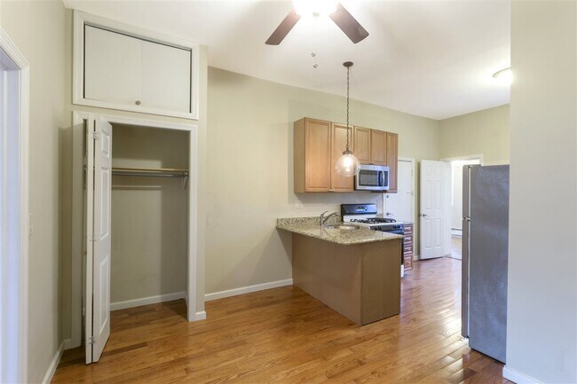 Building Photo - 288 4th St