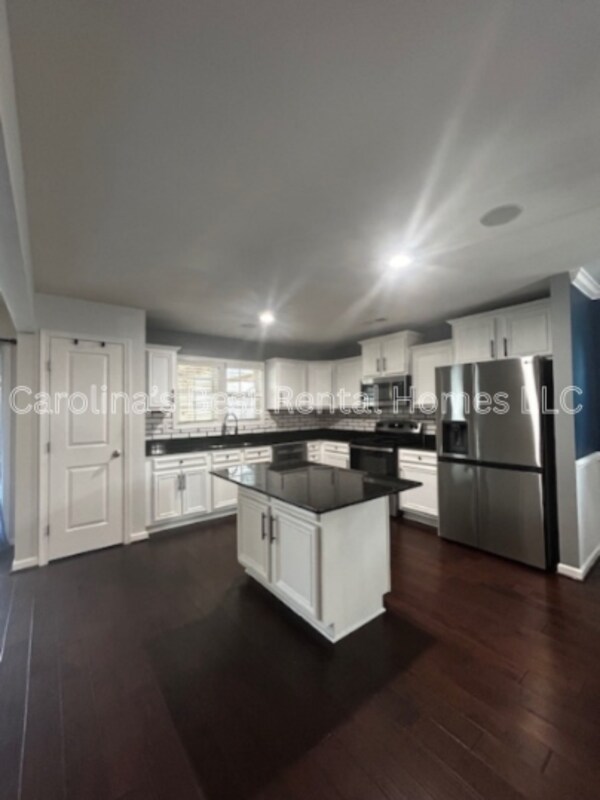 Building Photo - 148 Mariscat Pl