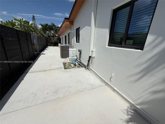 Foto del edificio - 16800 NW 72nd Ct