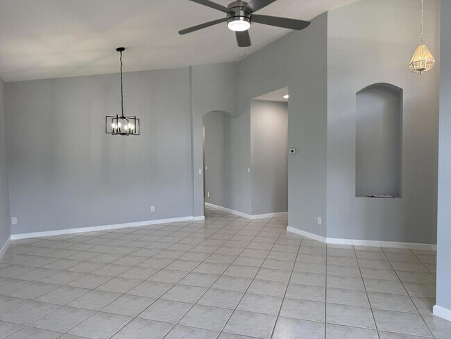 Foto del edificio - 9084 Silver Glen Way