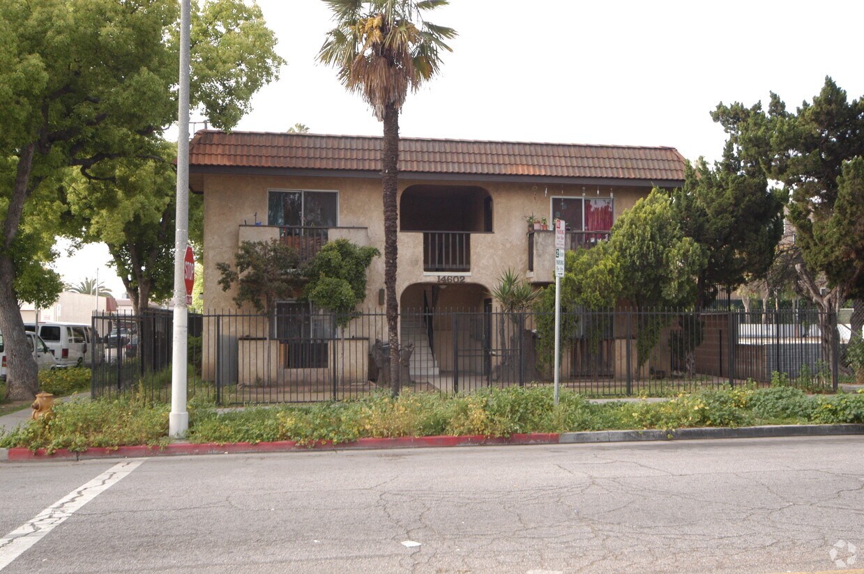 Foto principal - 14602 Sylvan St