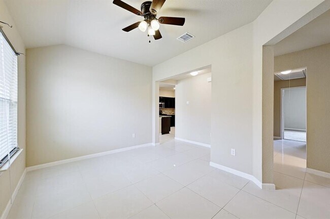 Foto del edificio - 14916 Custis Ln