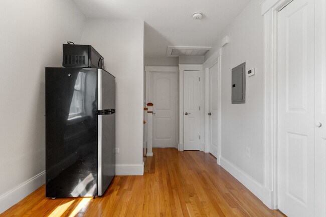 Building Photo - 102 Jaques St