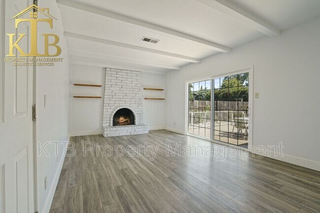 Foto del edificio - 8739 Merribrook Dr