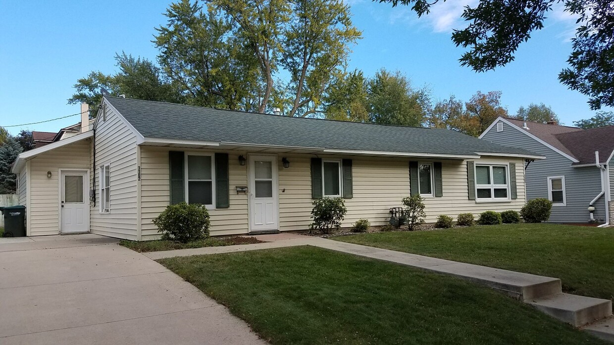 Primary Photo - Large one bedroom/One Bath - NE Rochester