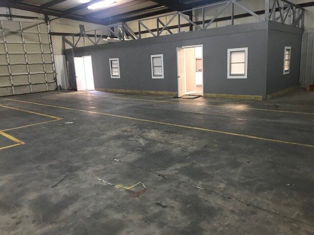 Building Photo - 218 Lemmuel Dr
