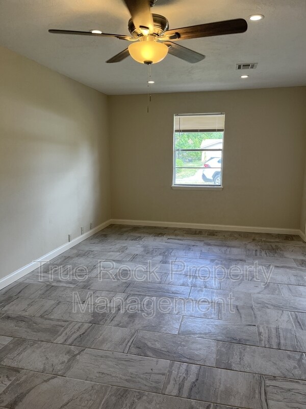 Foto del edificio - 14145 Cr 3500 Lp