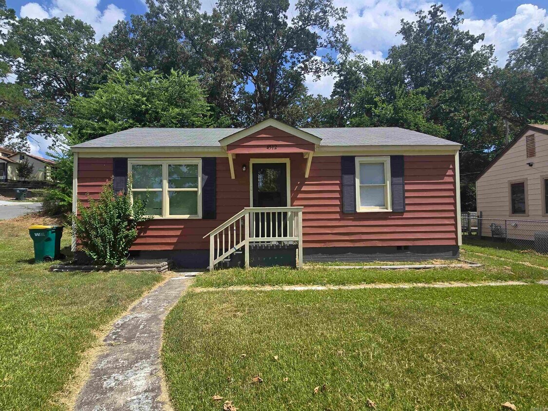 Primary Photo - 4512 Grand Ave