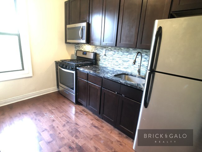 Foto del edificio - 224-24 Hinckley Pl