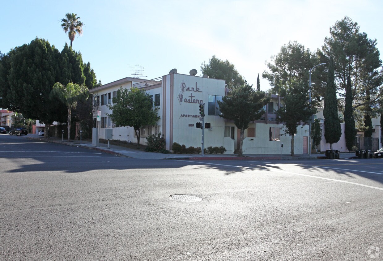 Foto del edificio - Park Western Apartments