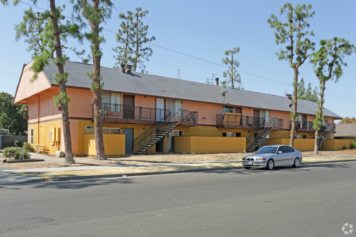 Primary Photo - Campus Chalet