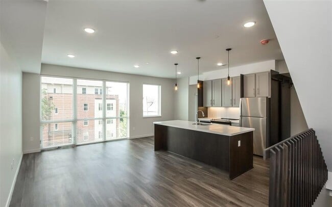 Photo - 535 S Dubuque St House