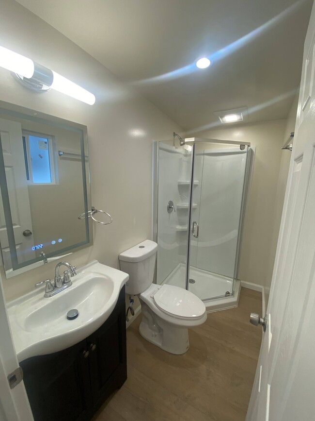 Bathroom - 4327 Essex St