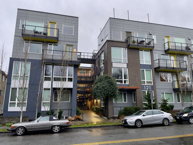 Building Photo - 121 12th Ave E