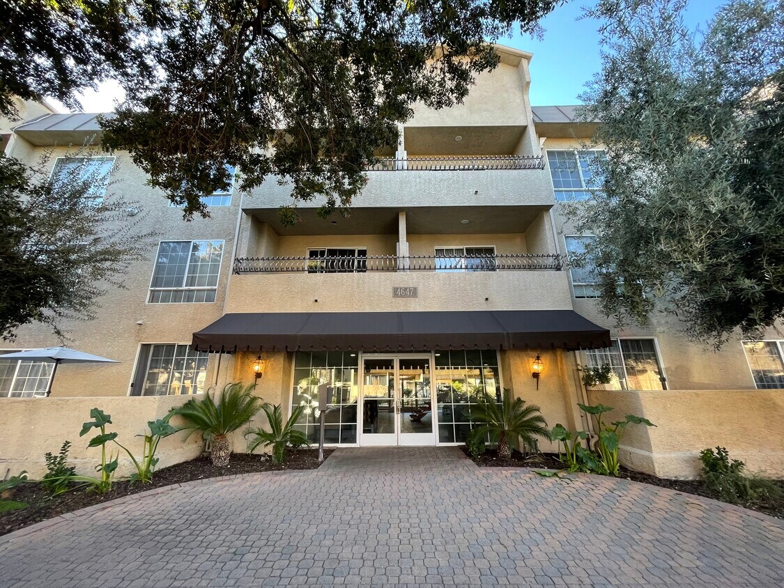 4647 Willis Ave Unit 202, Sherman Oaks, CA 91403 Condo for Rent in