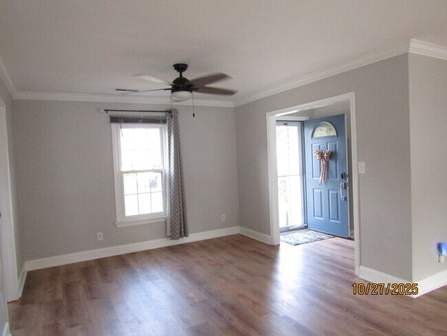 Foto del edificio - 1101 Warner Hall Dr