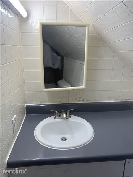 Foto del edificio - NE 2 bed upper at 736 North