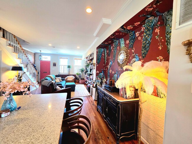 Building Photo - Stunning 4 BR/3.5 Townhome in Barney Circle!