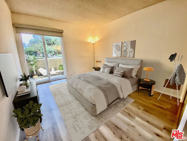 Foto del edificio - 5625 Green Valley Cir