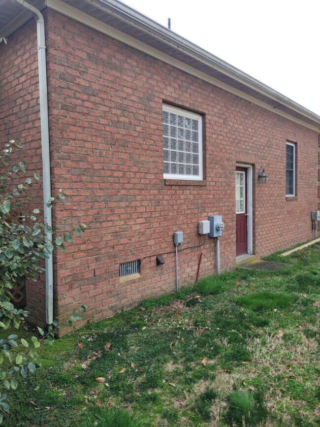 Foto del edificio - 147 Sir Guy Dr