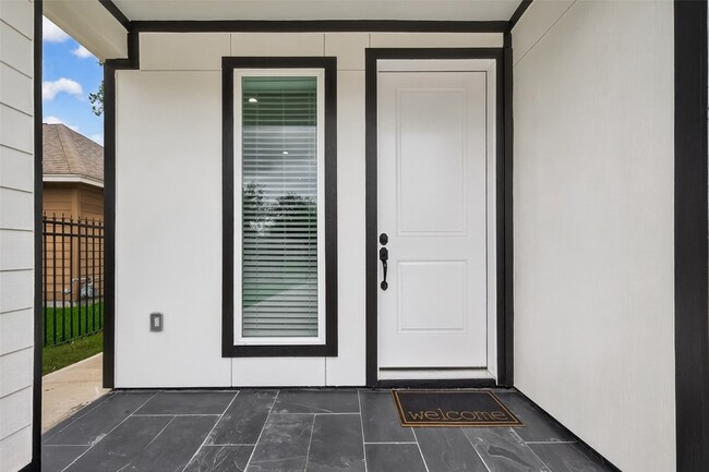 Building Photo - 5027 Willow Glen Dr