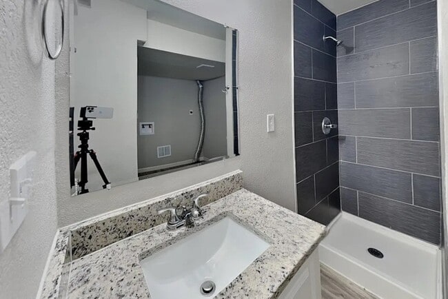 Building Photo - 10851 Ingalls Cir