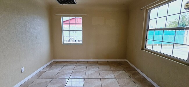 Building Photo - Cozy 2 bedroom, 1 bath home in Lower Valle...