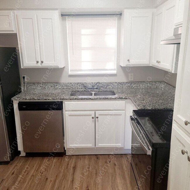 Building Photo - 7801 Bradley Dr