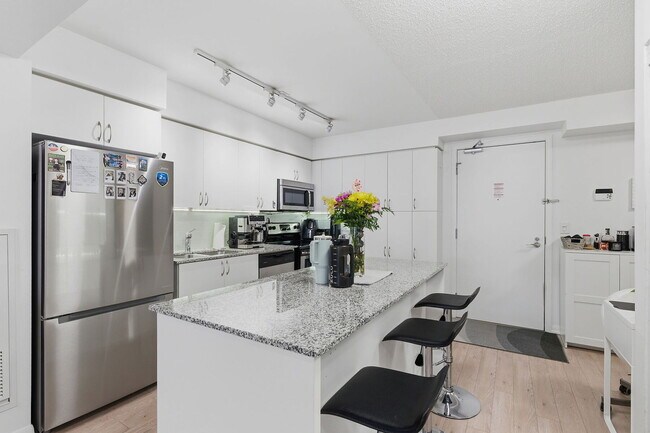 Photo du bâtiment - 800 Lawrence Ave W