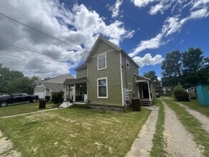 Building Photo - 136 Centennial St
