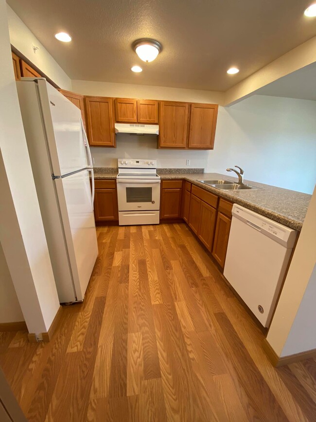 traditional 1 bedroom kitchen - Wabash River Commons