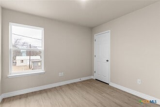 Building Photo - 803 White Meadow Ln