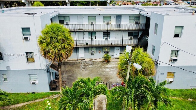 Foto del edificio - 5300 NW 26th Ave