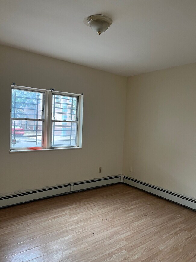 Building Photo - "Charming 1-Bedroom Retreat in Trenton – Y...