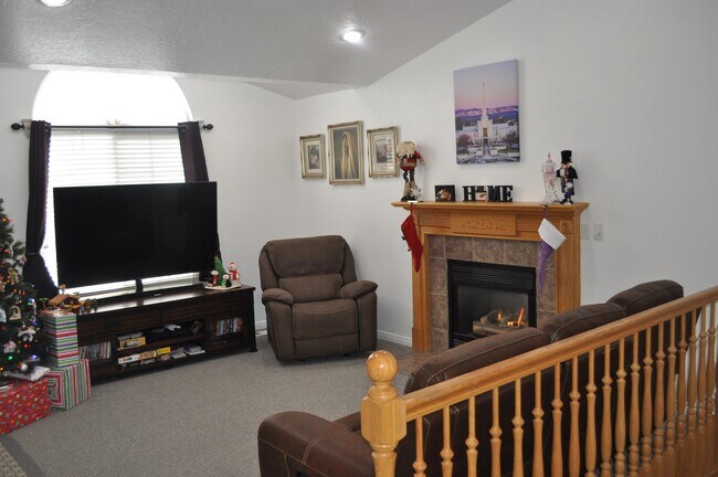 Building Photo - 948 N 700 E